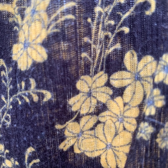 Floral Print Blouse - Picture 4 of 5